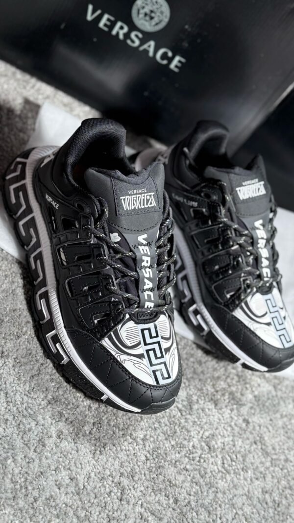 Zapatillas Versace Negras y blancas– Modelo 2024