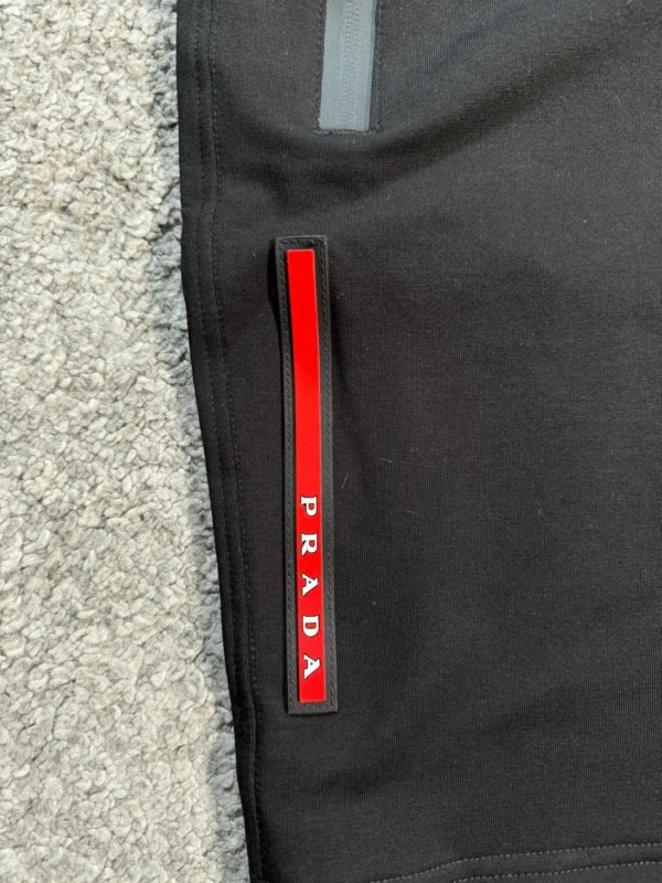Conjunto corto Prada Black and Red - Imagen 3
