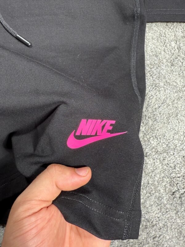 Conjunto Corto Nike tech Negro y Rosa - Imagen 3